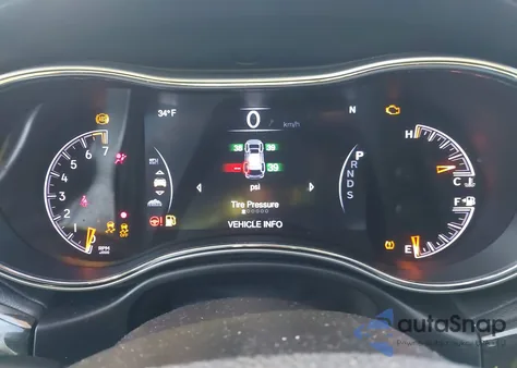 2015 Jeep Grand Cherokee High Altitude z USA, uszkodzony, nr VIN 1C4RJFCG9FC110858